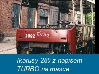 Ikarusy 280 z napisem TURBO na masce
